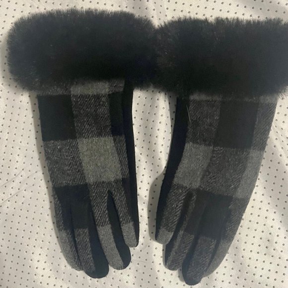 Plaid Mud Pie Fleece Gloves - Picture 1 of 1
